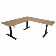 Table élévatrice à trois pieds réglables en hauteur avec utilisation d&#39;un contrôleur à main dans un équipement pédagogique pour l&#39;école ou le bureau.